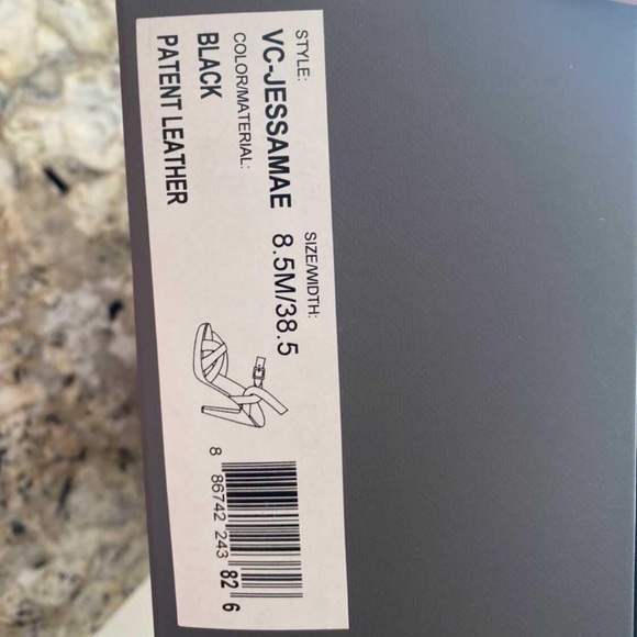 New in box Vince Camuto pumps - Picture 4 of 4
